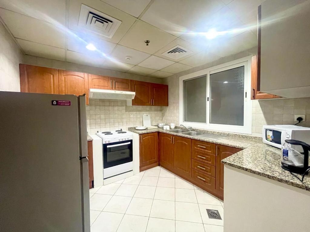 Lovely 2br Al Deyafa Апартаменти Дубай