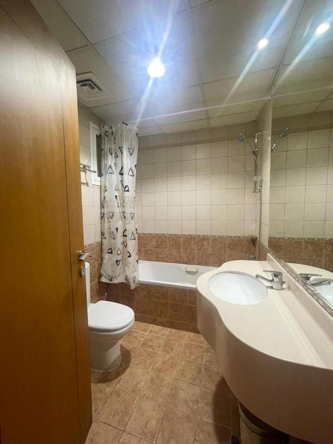 Lovely 2br Al Deyafa Апартаменти Дубай